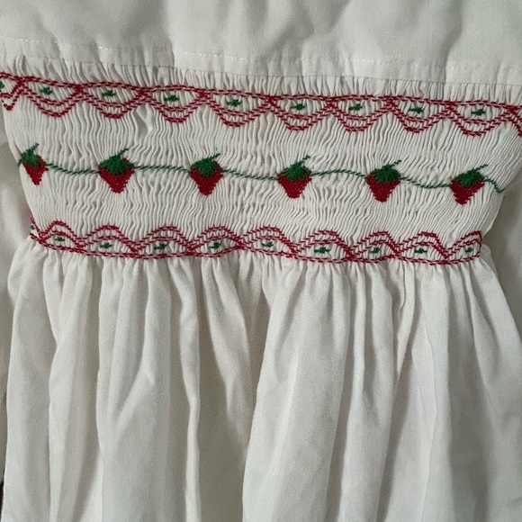 VTG Girls Smocked Strawberry Dress White Embroidered Long Sleeve Collar READ - Picture 4 of 10